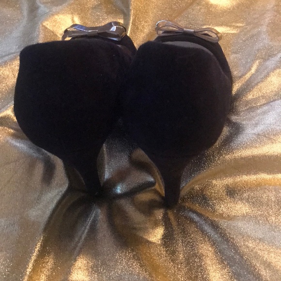 A pair of unique dress shoes - Picture 4 of 4